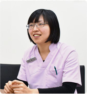 女性の歯科医師の写真