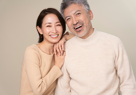 目立たず噛みやすい、柔らかくて歯茎に優しい入れ歯です